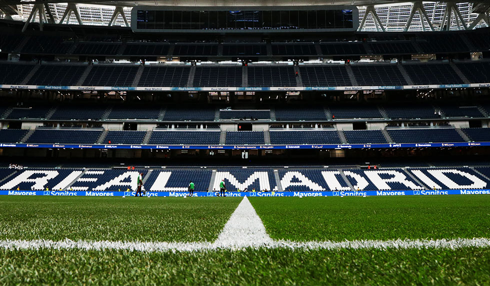 Estadio Santiago Bernabeu Real Madrid Schriftzug